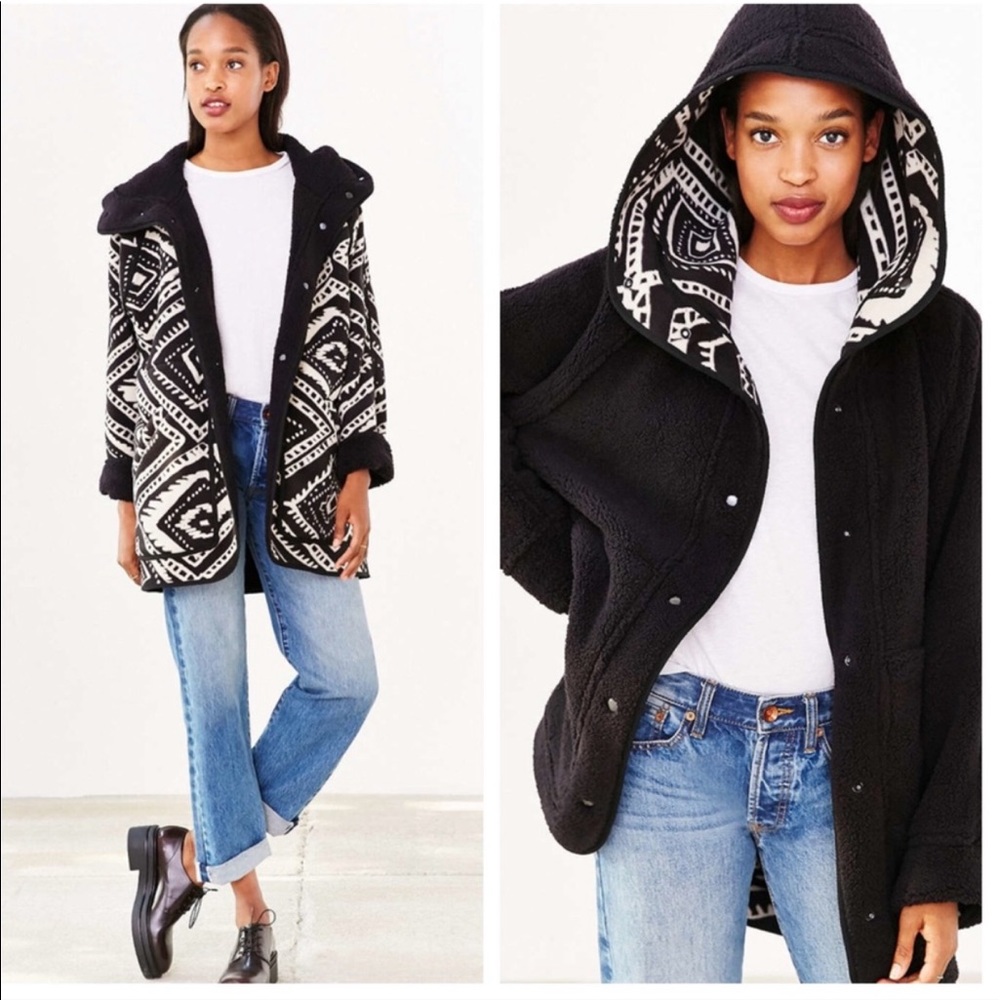 URBAN OUTFITTERS (Without Walls) Reversible Shearling Hooded Coat